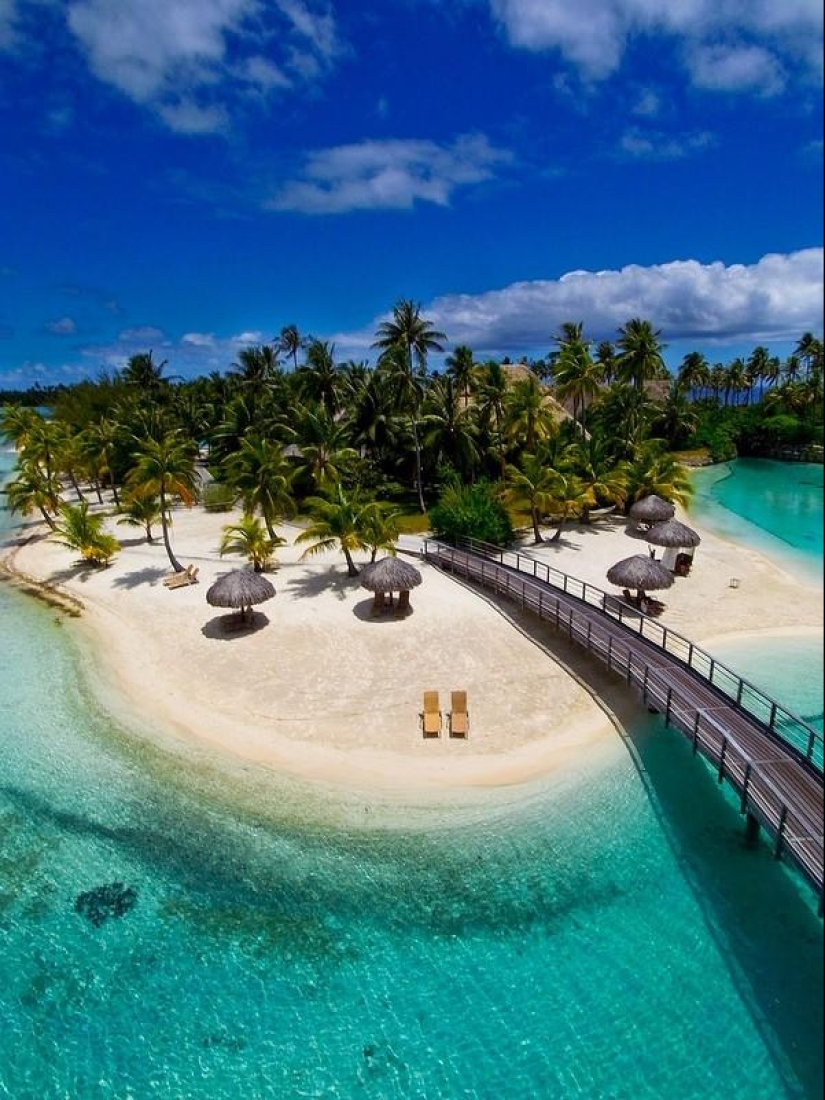 Polynesian paradise from the height of a kite