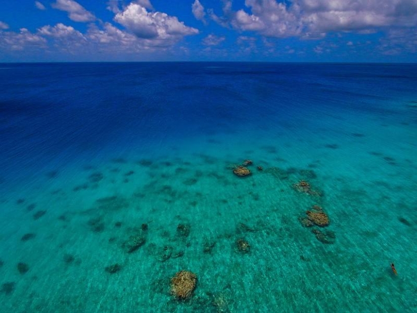 Polynesian paradise from the height of a kite