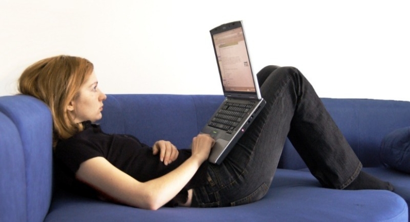 ¿Por qué es dañino trabajar en una computadora portátil acostado? ¿Por qué es dañino trabajar en una computadora portátil acostado?