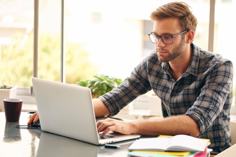 ¿Por qué es dañino trabajar en una computadora portátil acostado? ¿Por qué es dañino trabajar en una computadora portátil acostado?