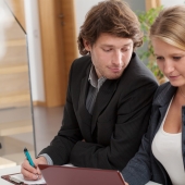 ¿Por qué los hombres se hacen largas uñas en su meñique