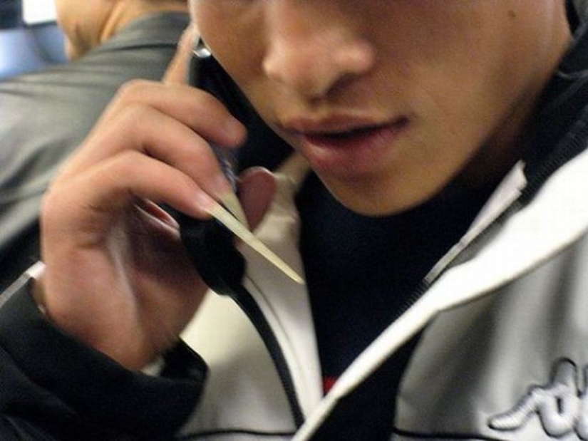 ¿Por qué los hombres se hacen largas uñas en su meñique