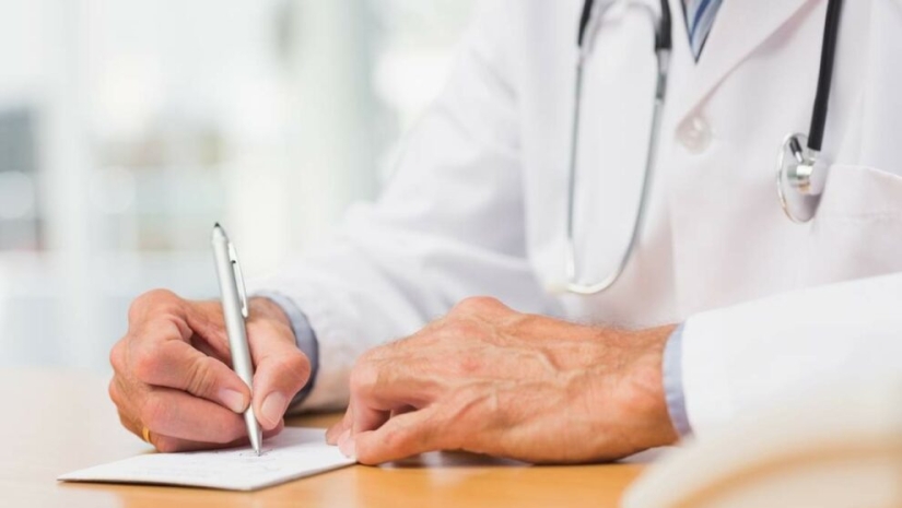 Por qué los médicos tienen escritura ilegible: dice un experto grafólogo Por qué los médicos tienen escritura ilegible: dice un experto grafólogo