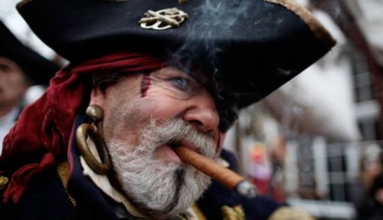 Por qué los piratas son retratados como tuertos