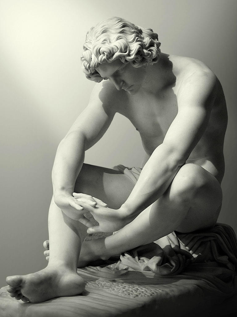 Post striking Sculptures