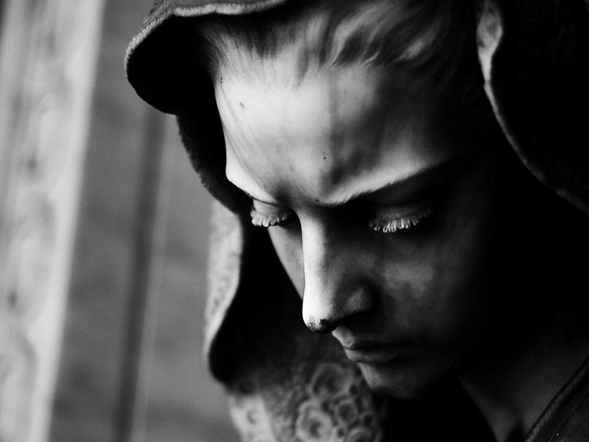 Post striking Sculptures