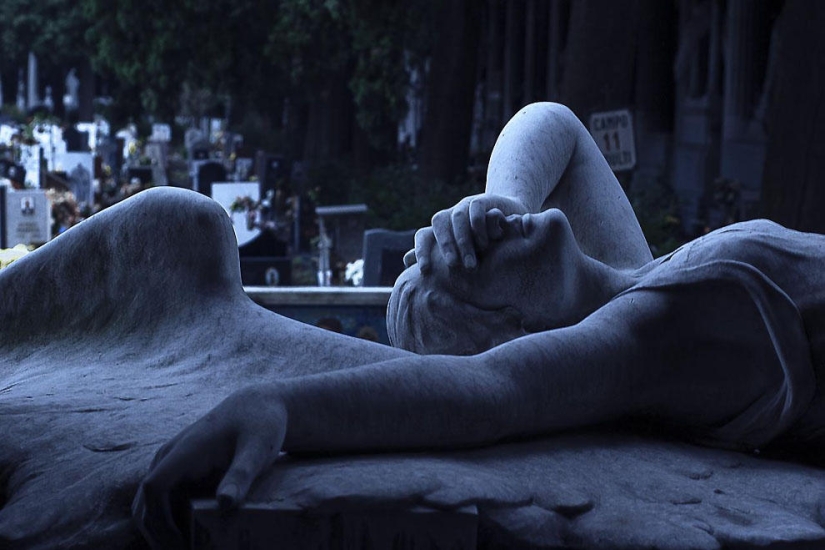 Post striking Sculptures