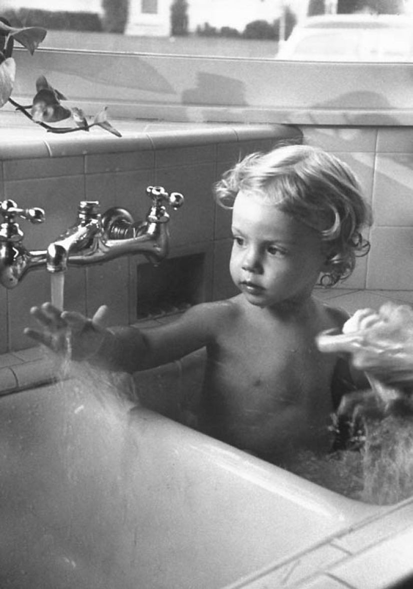 Praise the water — a selection of photos from the archive of LIFE