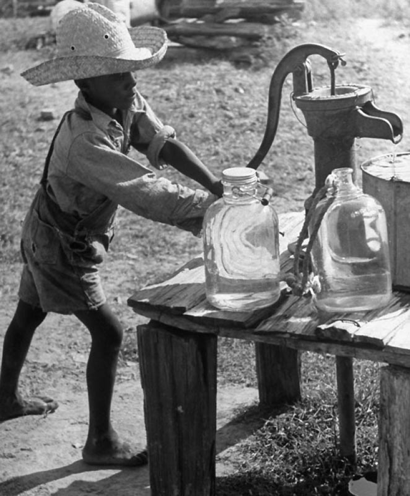 Praise the water — a selection of photos from the archive of LIFE