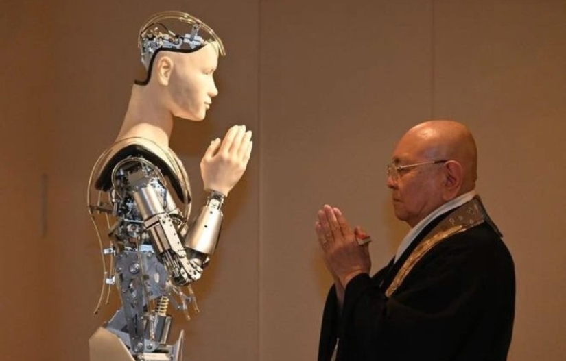 Progress has come so far: a robot preacher works in a Japanese temple