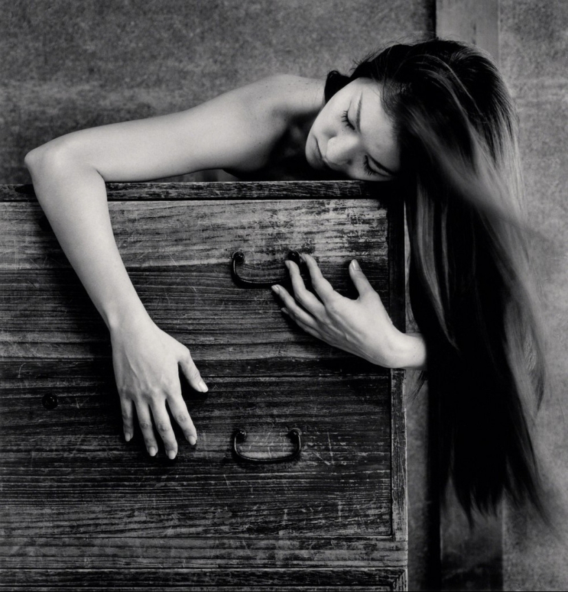 Proyecto fotográfico de Michael Kenna "Rafu": desnudo femenino al estilo del haiku japonés Proyecto fotográfico de Michael Kenna "Rafu": desnudo femenino al estilo del haiku japonés