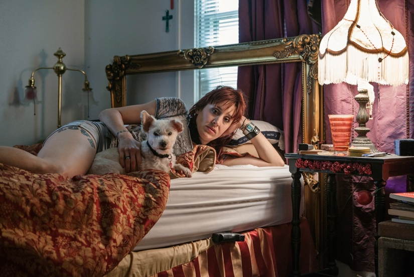 Proyecto fotográfico sobre mujeres sensuales de Texas y sus armas favoritas Proyecto fotográfico sobre mujeres sensuales de Texas y sus armas favoritas