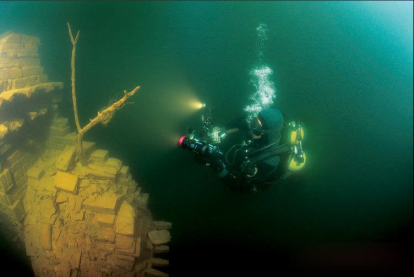 Qiandaohu - Lake of a Thousand Islands Qiandaohu - Lake of a Thousand Islands