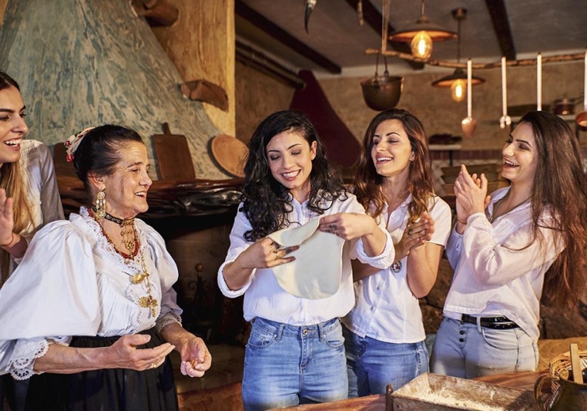 ¿Qué es el "Efecto Zonas Azules": Secretos de los Hígados Largos de los 5 Lugares Más Saludables del Planeta?