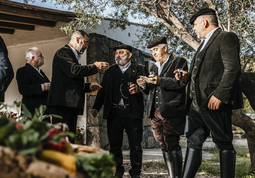 ¿Qué es el "Efecto Zonas Azules": Secretos de los Hígados Largos de los 5 Lugares Más Saludables del Planeta?