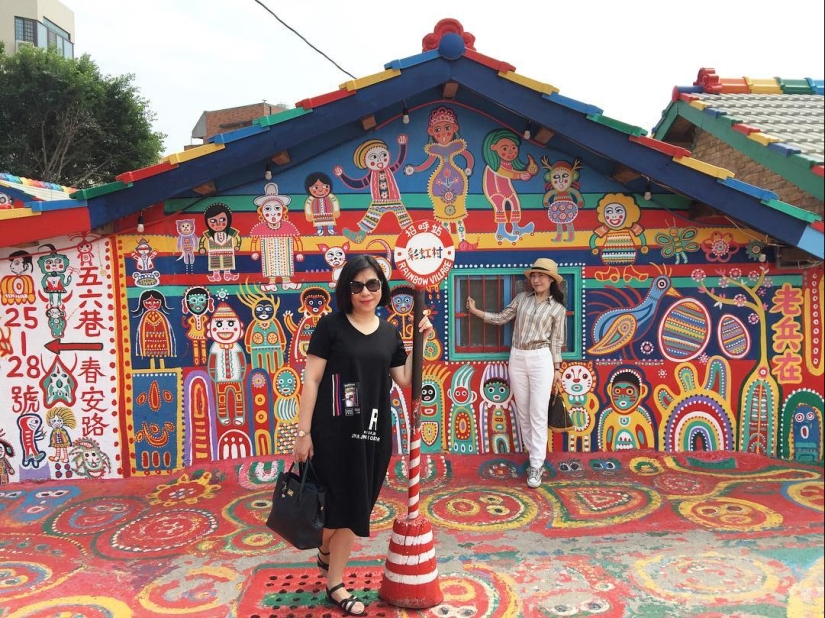 "Rainbow Village" de Huang Yun-Fu: cómo hacer un objeto turístico de un pueblo moribundo "Rainbow Village" de Huang Yun-Fu: cómo hacer un objeto turístico de un pueblo moribundo