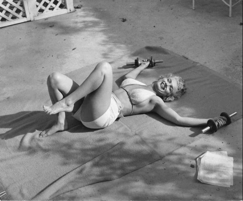 Rare photos of Marilyn Monroe in training in 1953