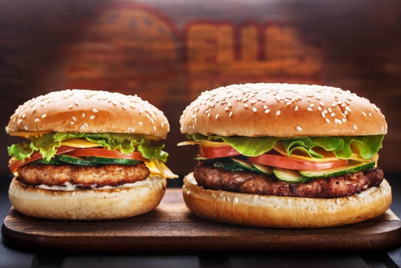 Recipes for burgers, KFC chicken and other fast food that you can cook at home no worse