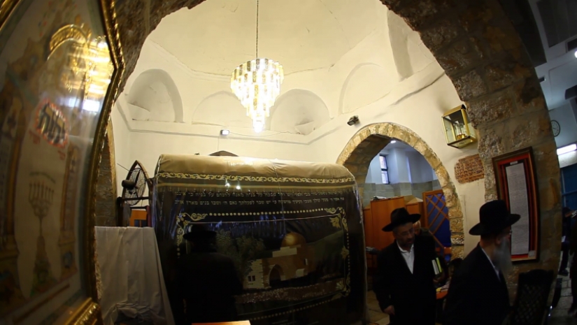 Red thread on the wrist. Where did it come from and what does it mean