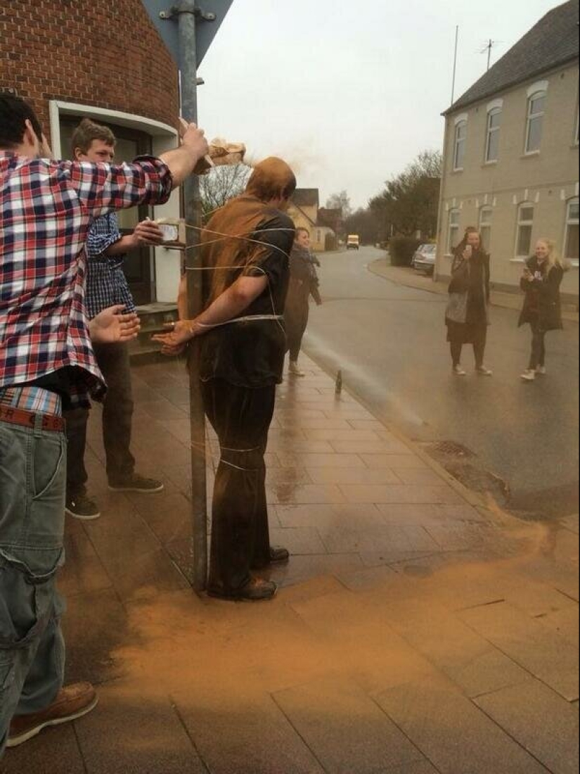 Reddit users responded to the question: "What is normal in your country and it seems super-weird to foreigners" Reddit users responded to the question: "What is normal in your country and it seems super-weird to foreigners"