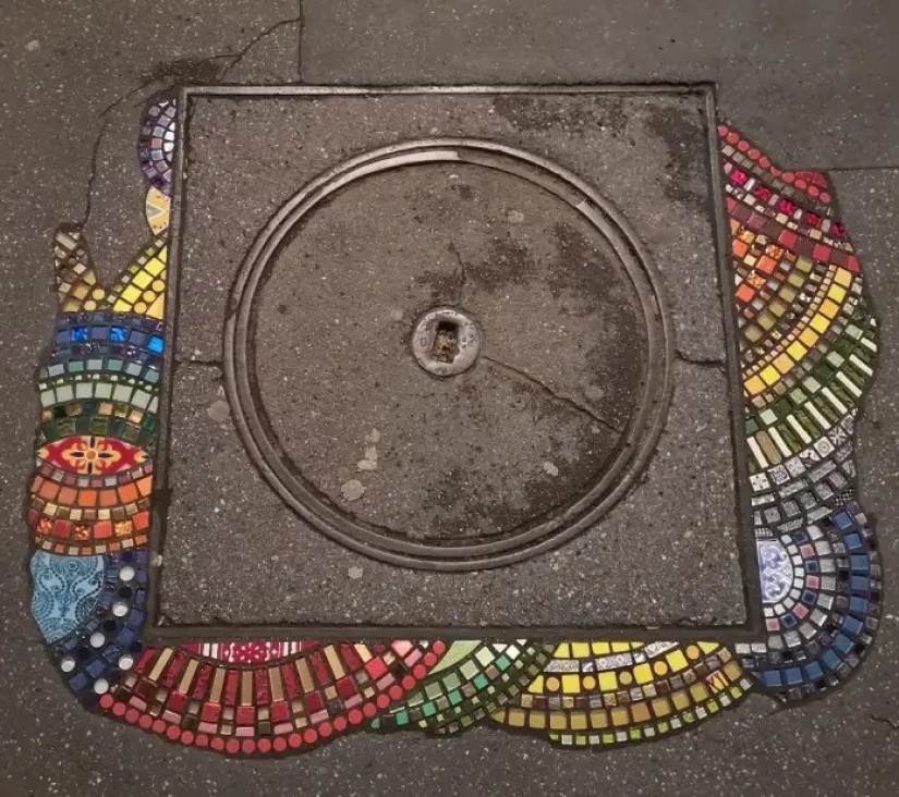 Reparando calles con mosaicos artísticos