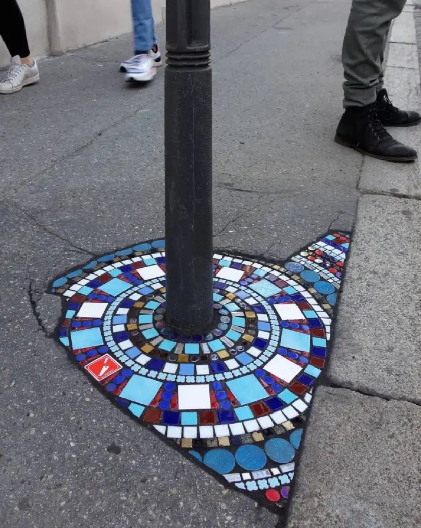 Reparando calles con mosaicos artísticos