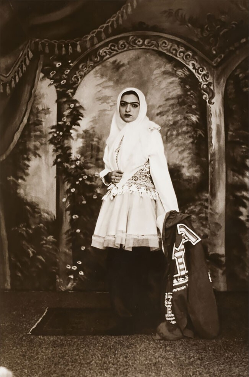 Retratos fotográficos de bellezas iraníes al estilo del siglo XIX Retratos fotográficos de bellezas iraníes al estilo del siglo XIX