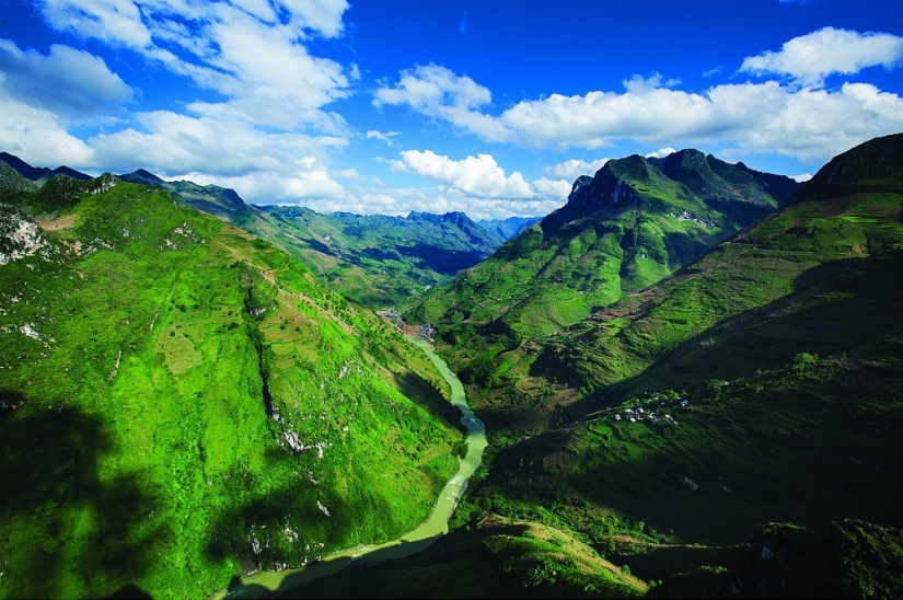 Retratos llamativos de representantes de las tribus del norte de Vietnam Retratos llamativos de representantes de las tribus del norte de Vietnam