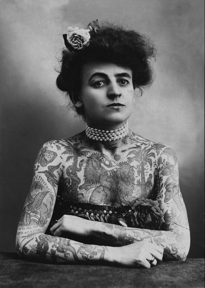 Retratos vintage de mujeres tatuadas