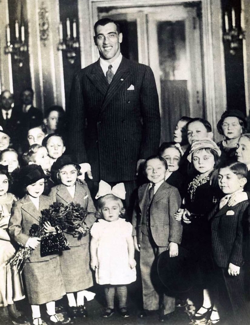 Retro photo: From the life of Lilliputians