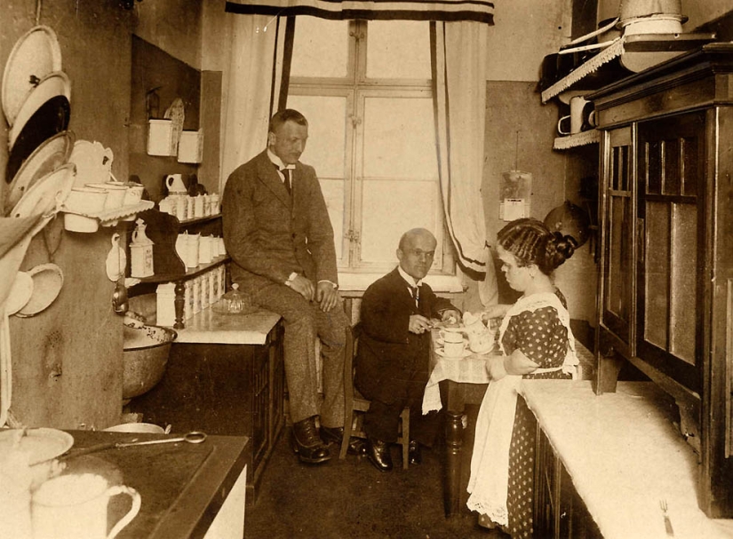 Retro photo: From the life of Lilliputians