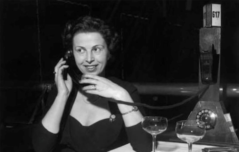 Retro Pickup: How Berlin Flirted with Pipes and Telephones in the 1930s Retro Pickup: How Berlin Flirted with Pipes and Telephones in the 1930s