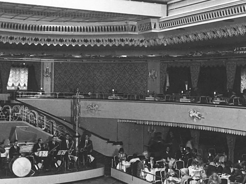 Retro Pickup: How Berlin Flirted with Pipes and Telephones in the 1930s Retro Pickup: How Berlin Flirted with Pipes and Telephones in the 1930s