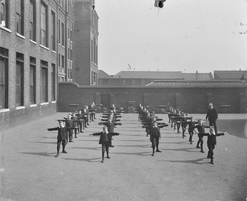 "Retrophizra»: how physical education classes were held in 1895-1937
