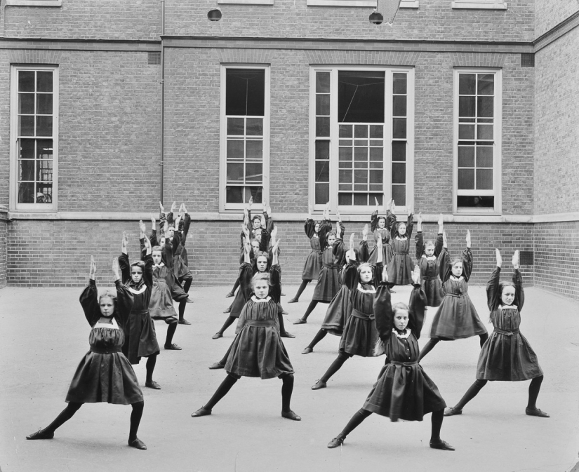 "Retrophizra»: how physical education classes were held in 1895-1937