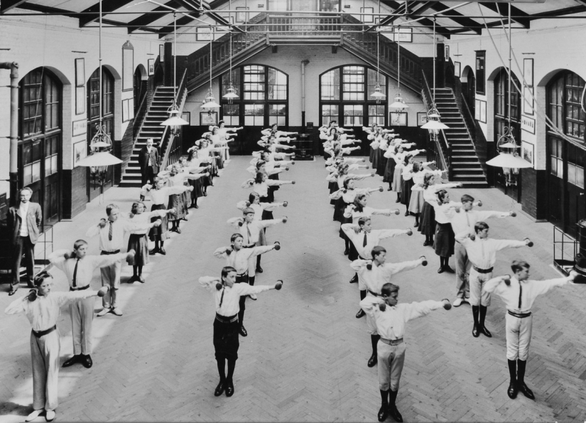 "Retrophizra»: how physical education classes were held in 1895-1937