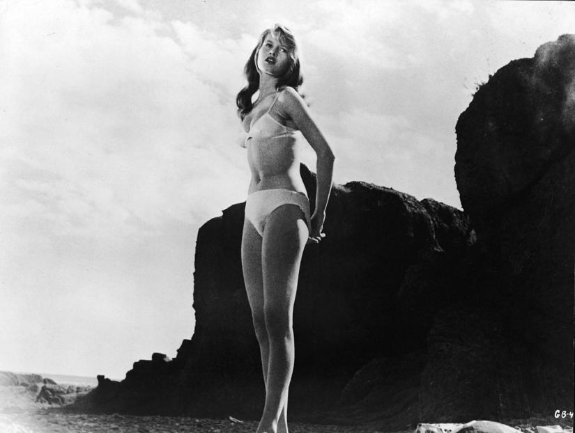 Retroshik: 20 legendary swimsuits from the movies Retroshik: 20 legendary swimsuits from the movies