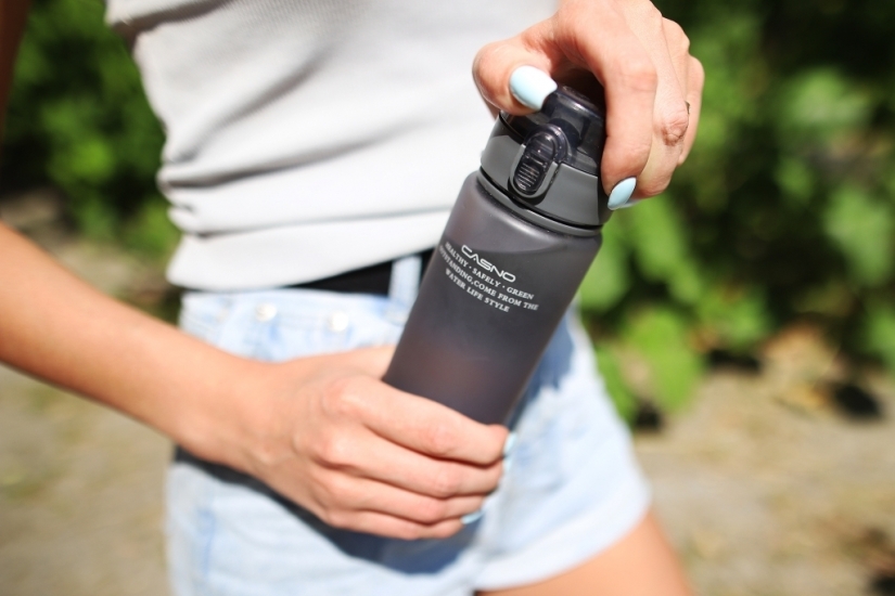 Reusable plastic bottles turned out to be dangerous for humans