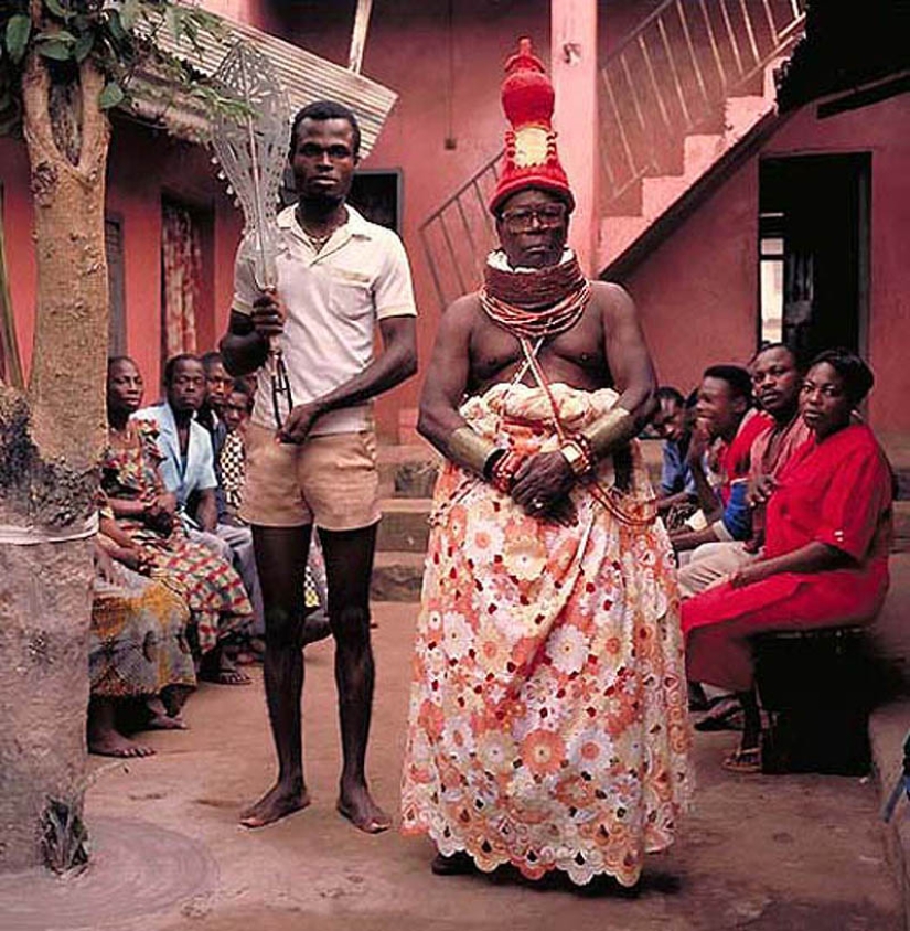 Reyes africanos: fotografías de una era que se desvanece Reyes africanos: fotografías de una era que se desvanece