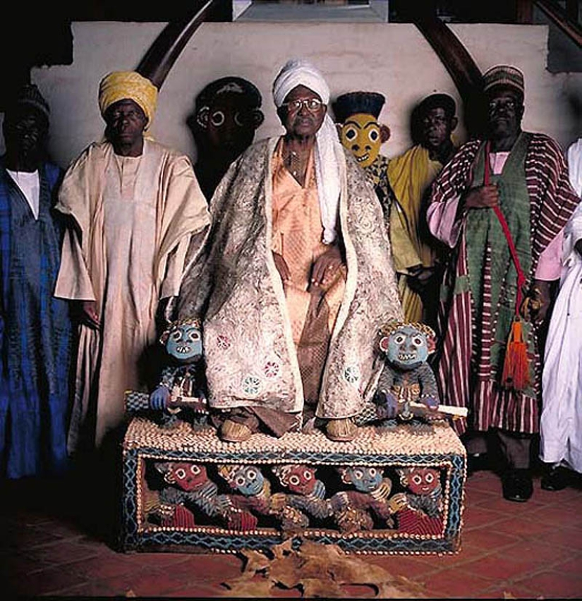 Reyes africanos: fotografías de una era que se desvanece Reyes africanos: fotografías de una era que se desvanece