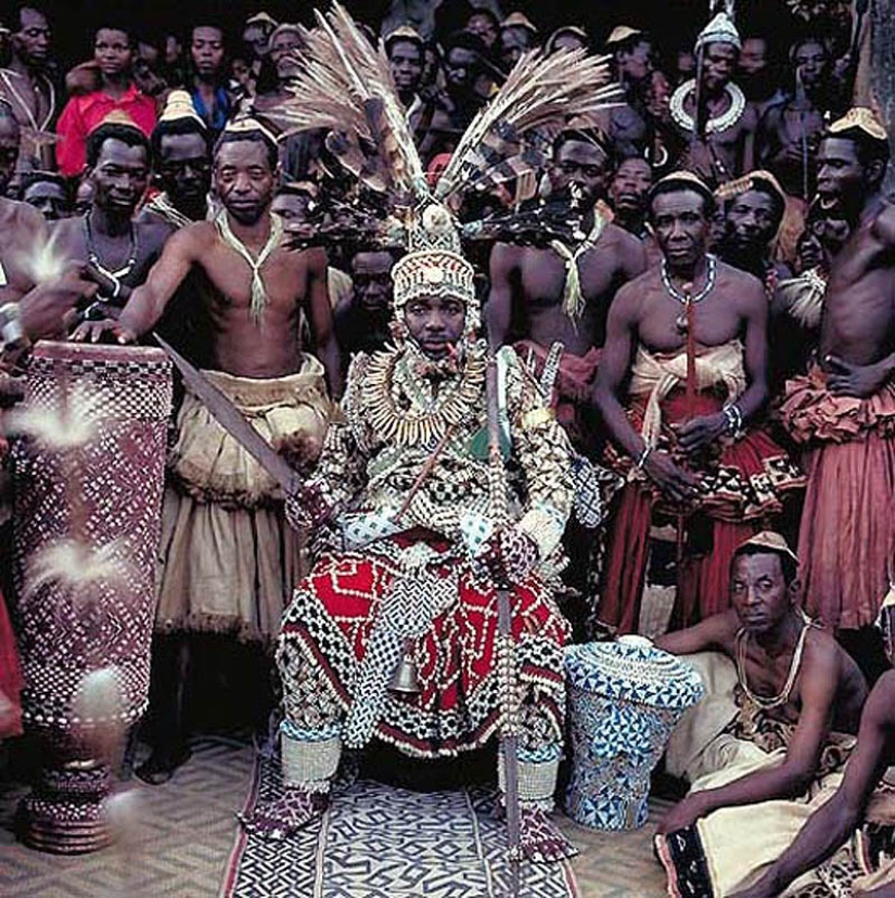 Reyes africanos: fotografías de una era que se desvanece Reyes africanos: fotografías de una era que se desvanece