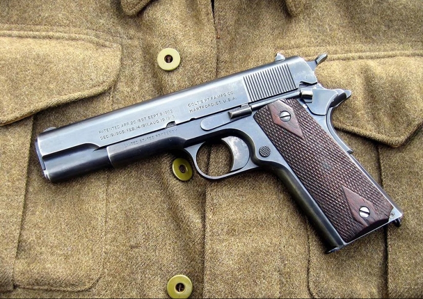 Rifles for the revolution, or why the cobblestone did not become a weapon of the proletariat