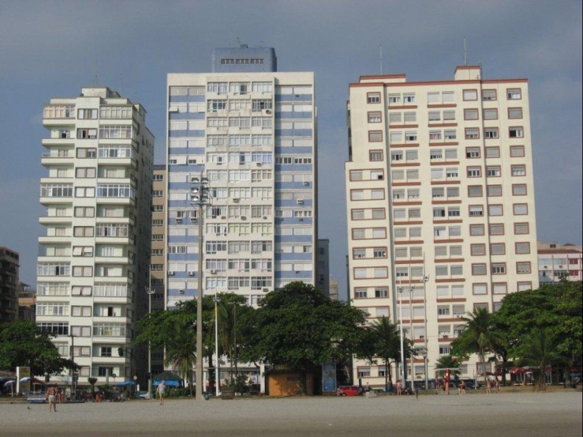 Santos is a city of "falling" buildings in Brazil Santos is a city of "falling" buildings in Brazil