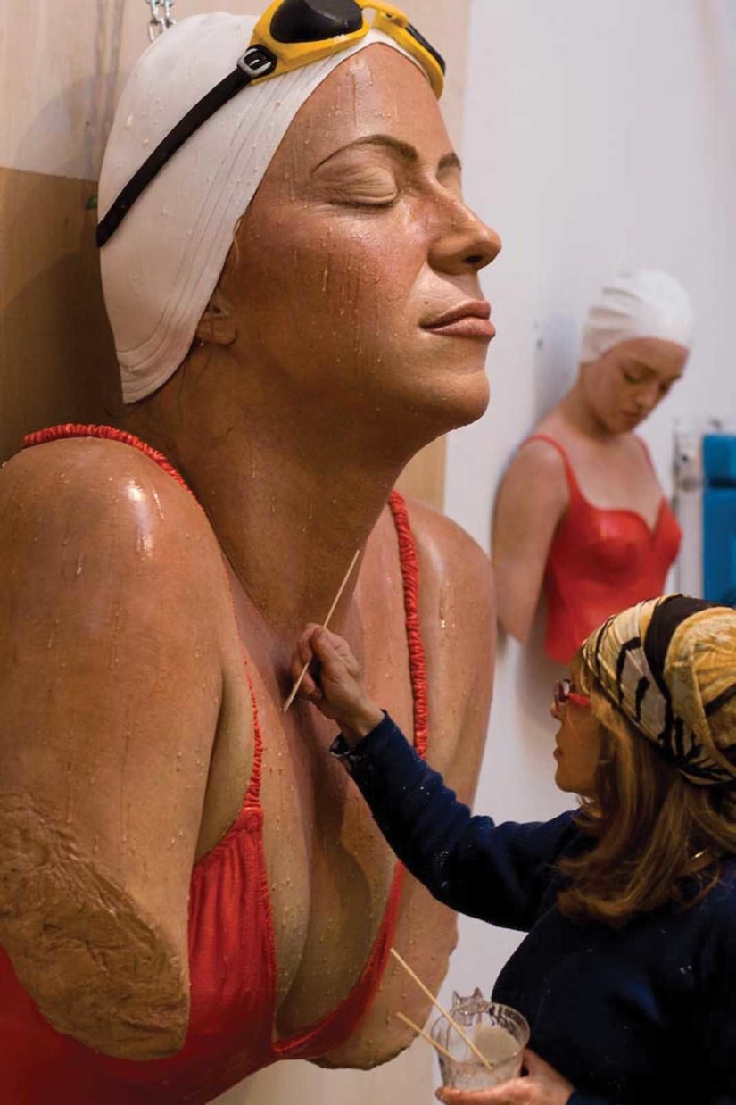 Sculptor Carol Feuerman and her "wet" hyperrealism Sculptor Carol Feuerman and her "wet" hyperrealism
