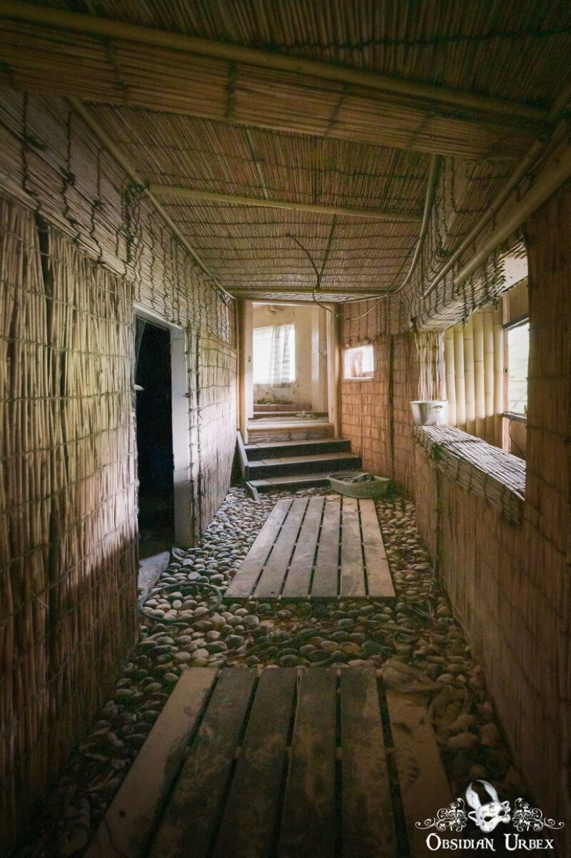 Se parece a un abandonado Japonés resort and Spa