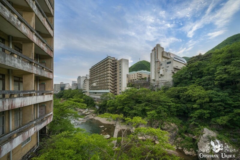 Se parece a un abandonado Japonés resort and Spa