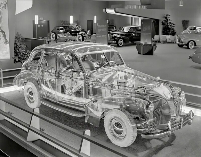 Se ve como el coche Fantasma Pontiac Plexiglas 1939