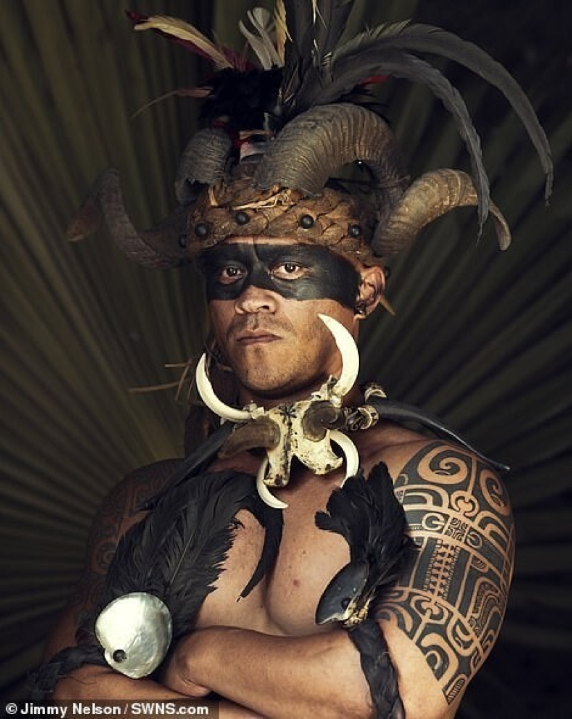 Secluded tribe with incredibly beautiful people in the lens Jimmy Nelson Secluded tribe with incredibly beautiful people in the lens Jimmy Nelson