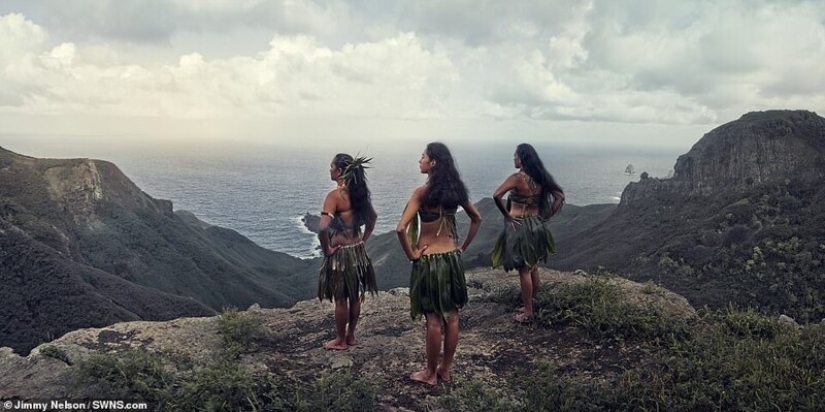 Secluded tribe with incredibly beautiful people in the lens Jimmy Nelson Secluded tribe with incredibly beautiful people in the lens Jimmy Nelson