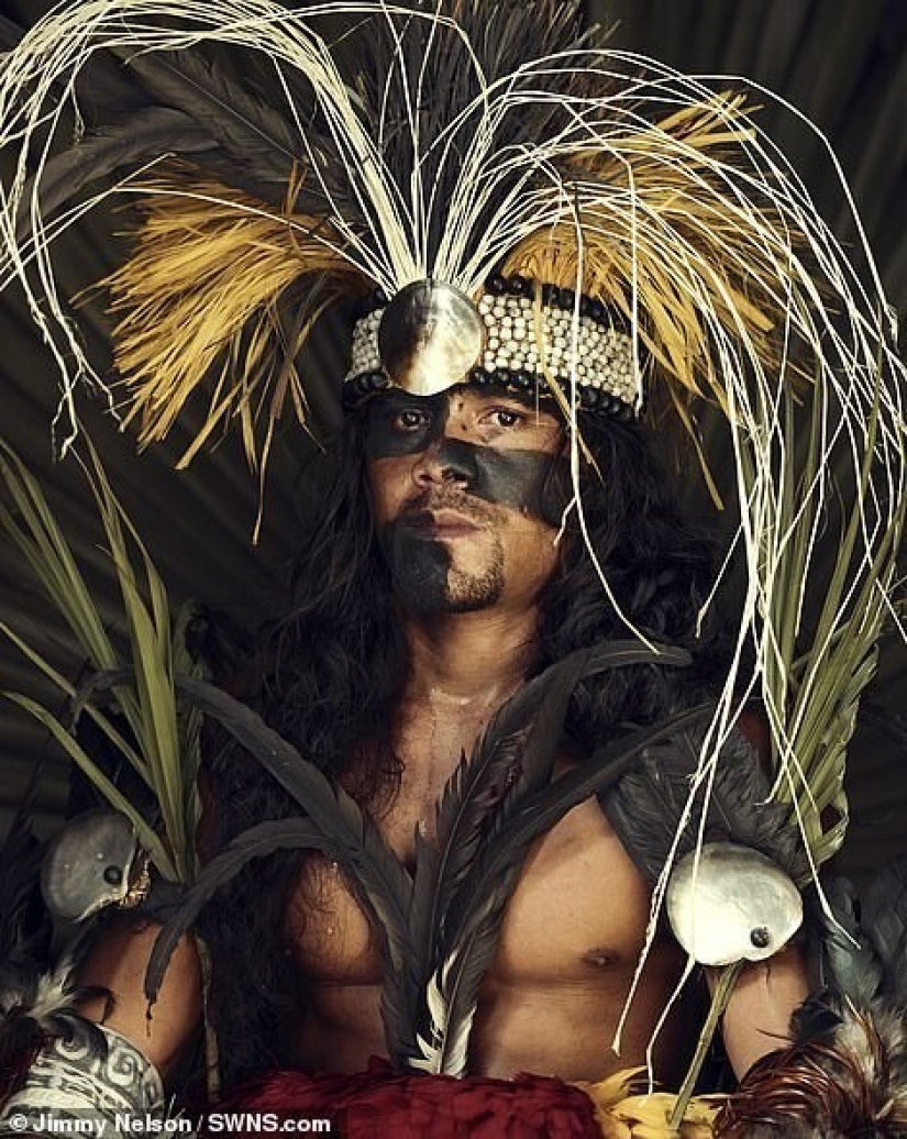Secluded tribe with incredibly beautiful people in the lens Jimmy Nelson Secluded tribe with incredibly beautiful people in the lens Jimmy Nelson
